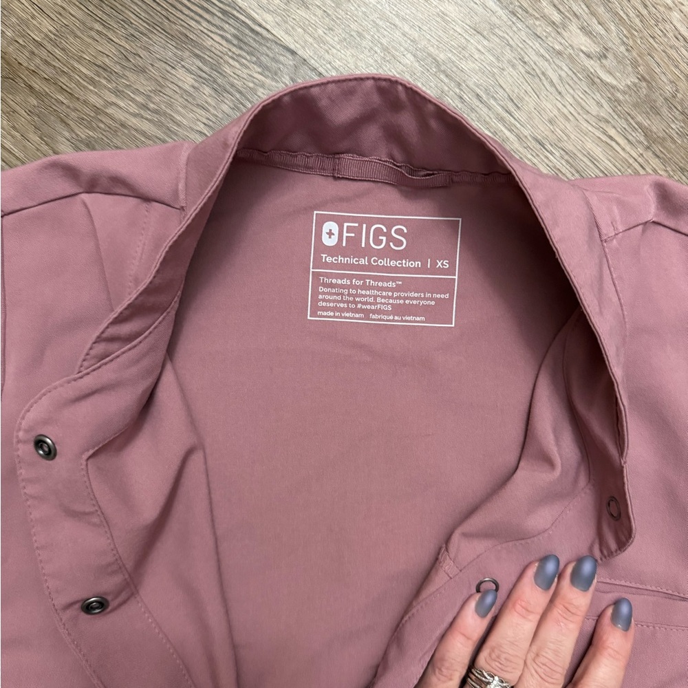Figs • Mineral Mauve Tunis Scrub Top - Picture 12 of 15